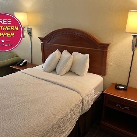 Days Inn By Wyndham Asheville West Candler Экстерьер фото