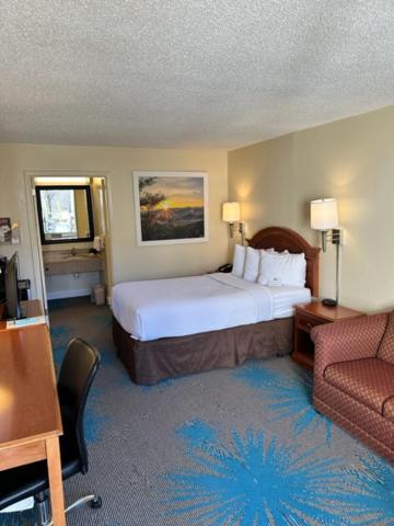 Days Inn By Wyndham Asheville West Candler Экстерьер фото
